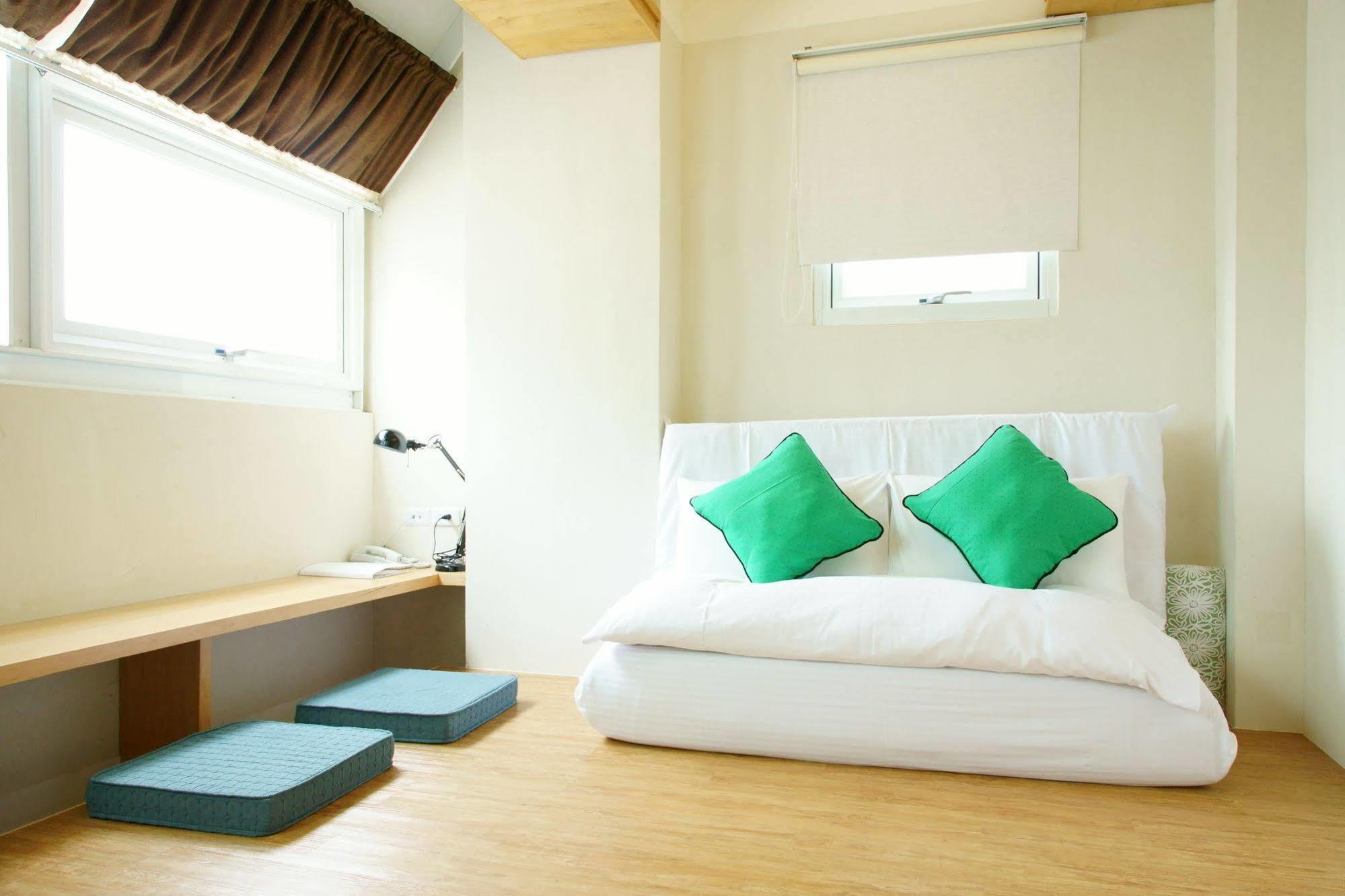 Sss Life Hotel Tainan Exterior photo